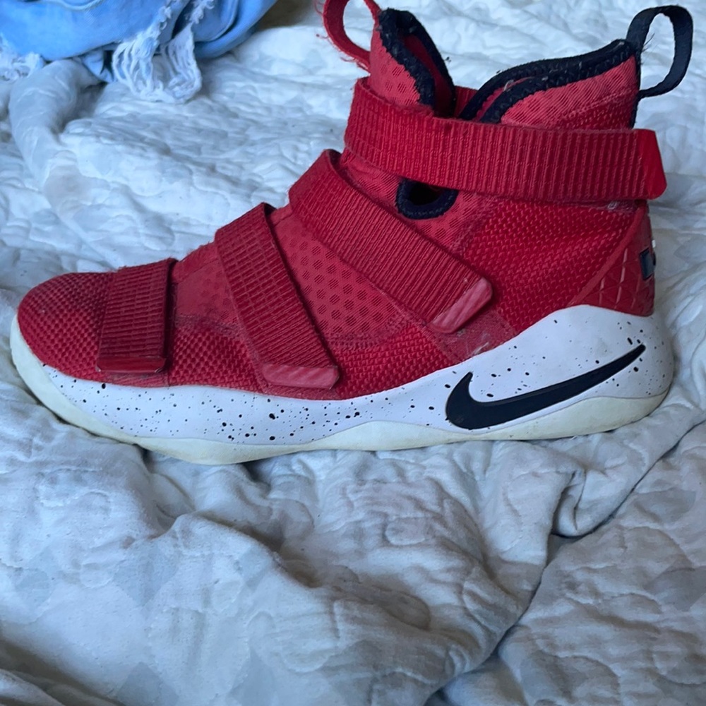 Nike LeBron zoom soldier 11